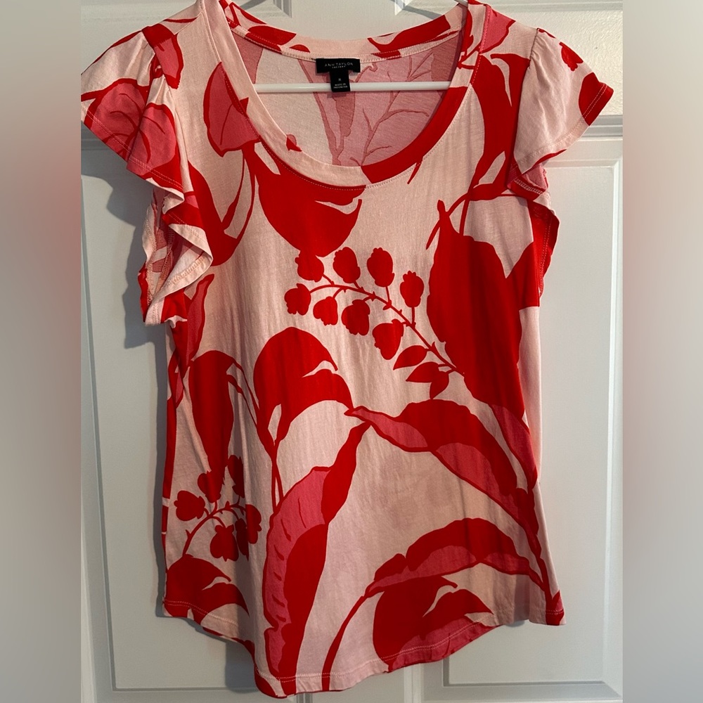 Medium Ann Taylor Factory Flutter Sleeve Top Pink and Red Floral